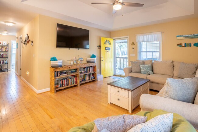 Building Photo - HOT TUB ANYONE?  THIS OFF-SEASON RENTAL IS AVAILABLE NOV-FEB '27