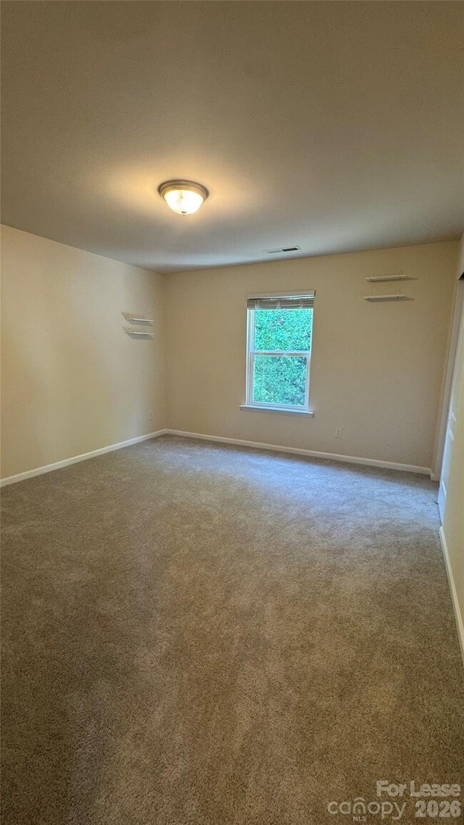 Building Photo - 504 Twelve Oaks Ln
