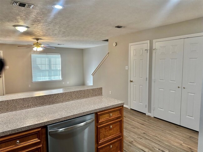 Building Photo - 404 Peach St