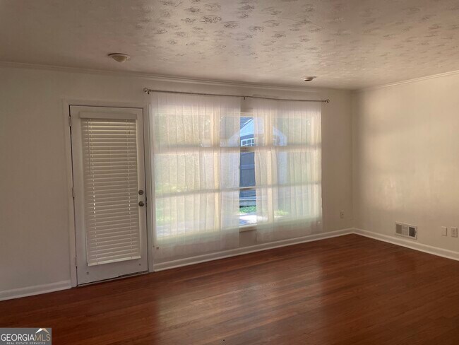 Building Photo - 3050 Rebecca Dr SW