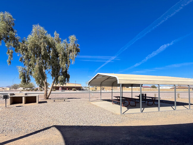 Building Photo - 3Bed/2Bath House in Arizona City! $399 MOV...