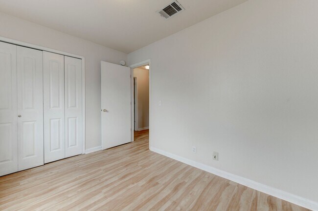 Building Photo - 3301 El Salido Pkwy