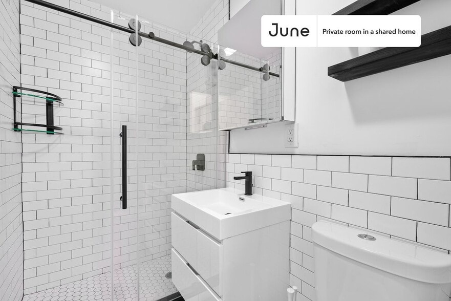 Building Photo - Beautiful Private ROOM in Bed-Stuy