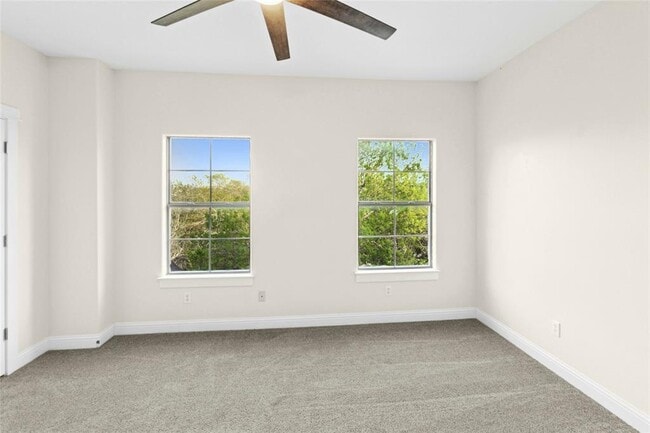 Building Photo - 1420 Mirador