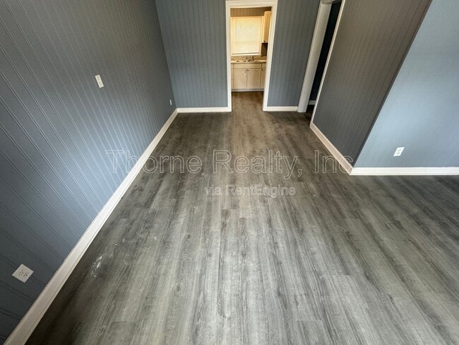 Building Photo - 307 E Battle Ave