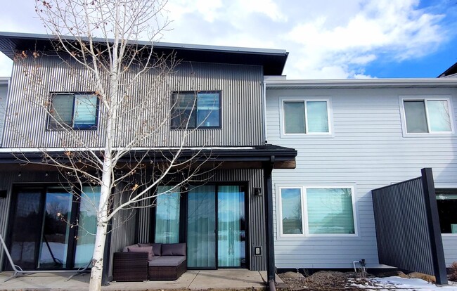 Building Photo - 3083 Warbler Way