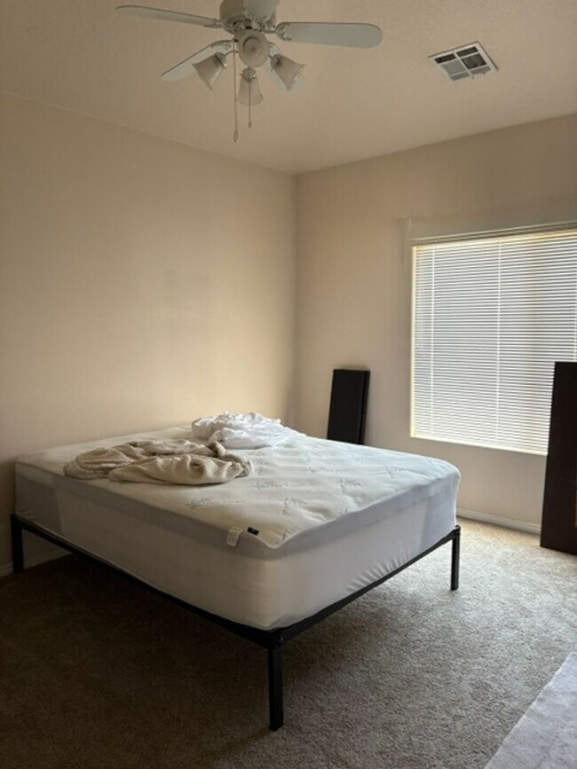 Building Photo - Furnished Home in Sante Fe Vistas- Short T...