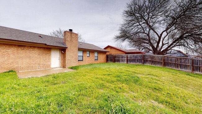 Building Photo - REMODELED 3 bedroom, 1.5 bath, 1 car garage home minutes away from the airfield!