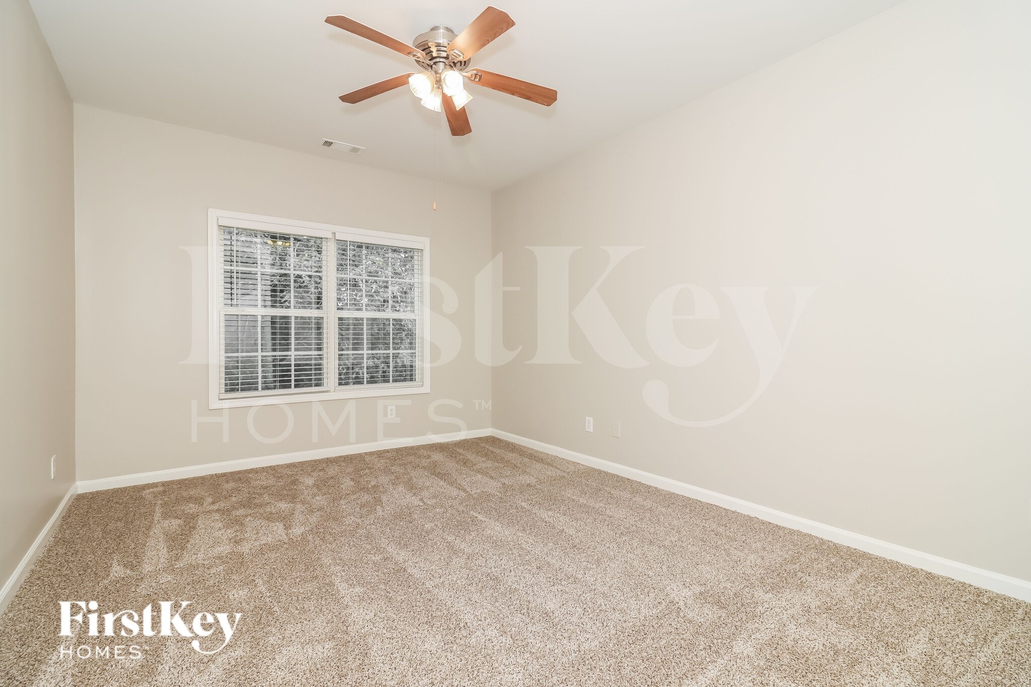 Building Photo - 528 Valleyside Dr