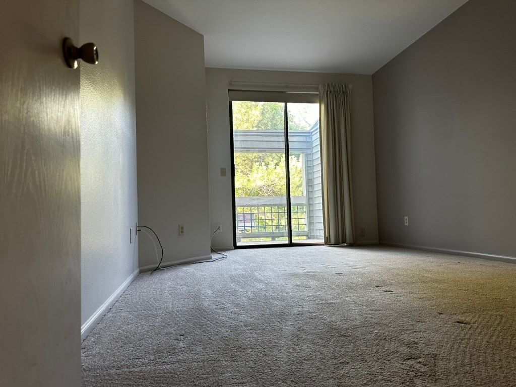 MASTER BR WITH BALCONY-KING SIZE BED + SIZE - 3260 47th St