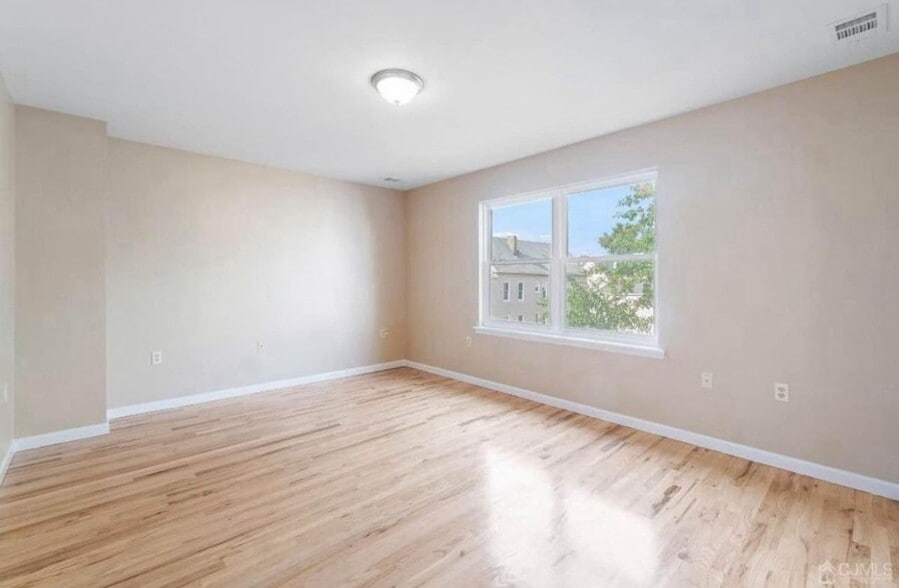 Building Photo - 309 Court St