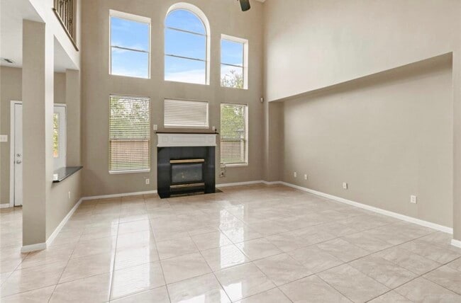 Building Photo - 10807 Oak Bayou Ln