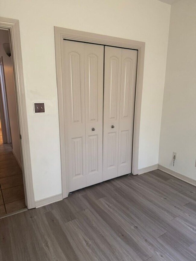 Building Photo - Three Bedroom, 2 Bath Home For Rent