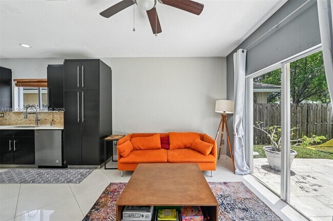 Building Photo - 3228 SE 3rd Dr