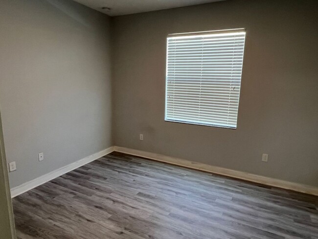 Building Photo - FOUR BEDROOM HOME FOR RENT IN INDEPENDENCE