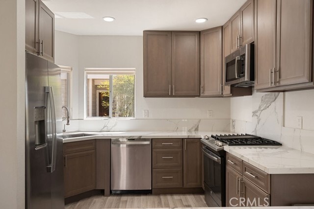 Building Photo - 260 Victoria St