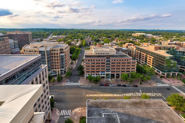 Building Photo - 851 N Glebe Rd