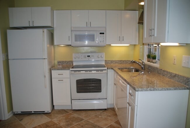 Building Photo - 2925 Espana Ct