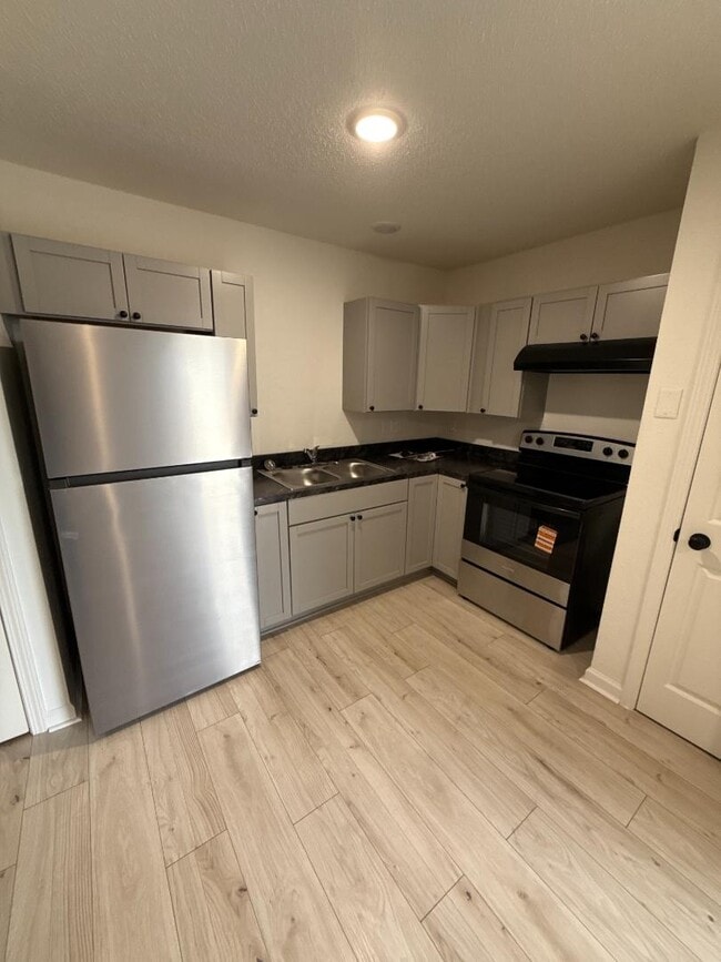 Building Photo - 1620 E Catalina St