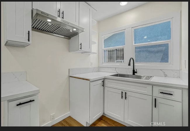 Building Photo - 200 N Willow Ave