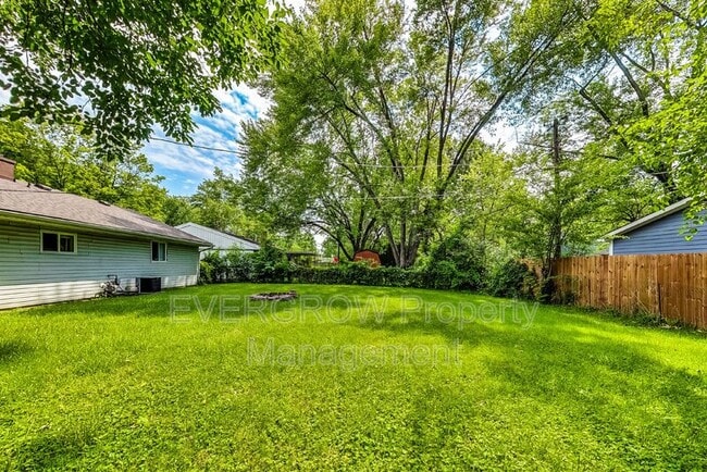 Building Photo - 3962 Strathmore Dr