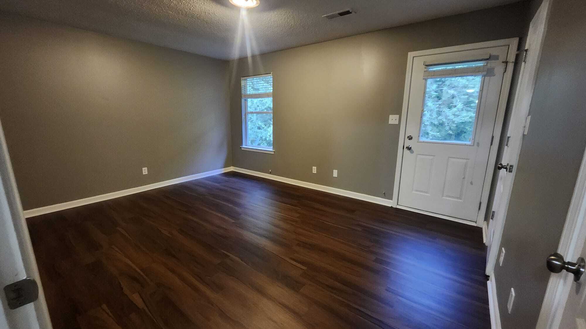 Building Photo - 121 Jackson Ln