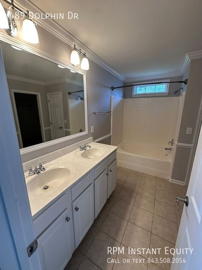 Building Photo - 489 Dolphin Dr