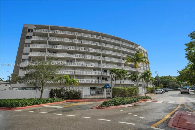 Building Photo - 4141 Nautilus Dr