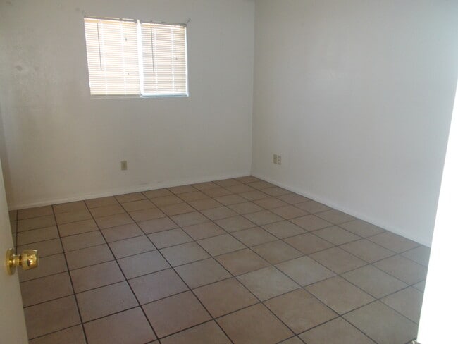 Building Photo - 861 Catalina Dr