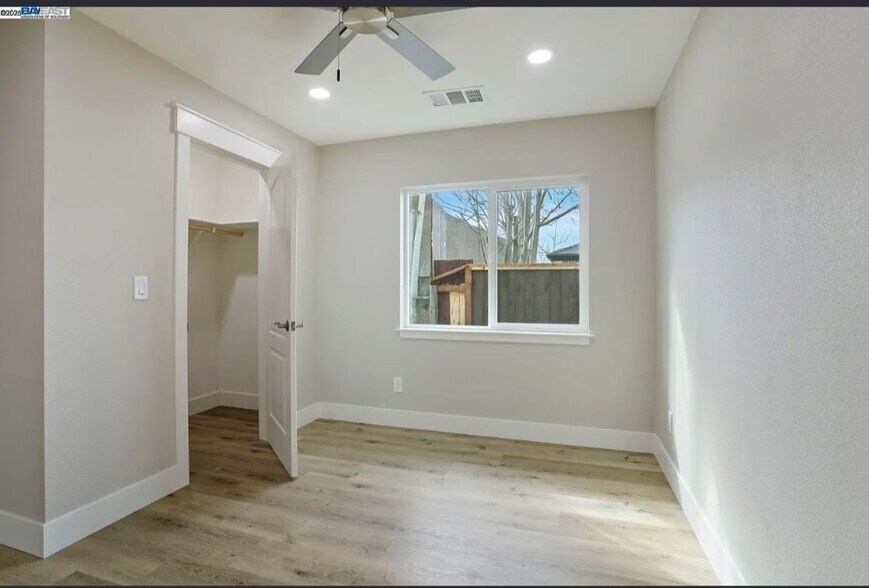 Building Photo - 629 Oregon St