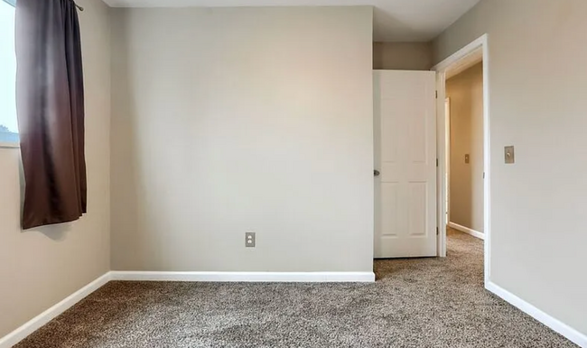 Building Photo - Charming & Spacious 5-Bedroom Home! Detach...