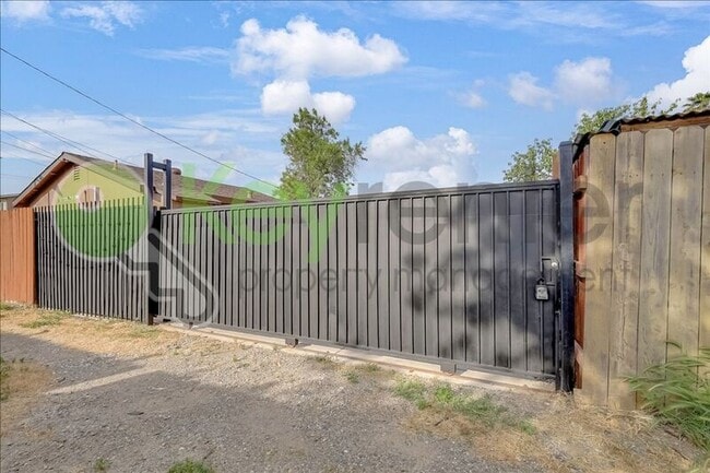 Building Photo - 3815 Magenta Aly