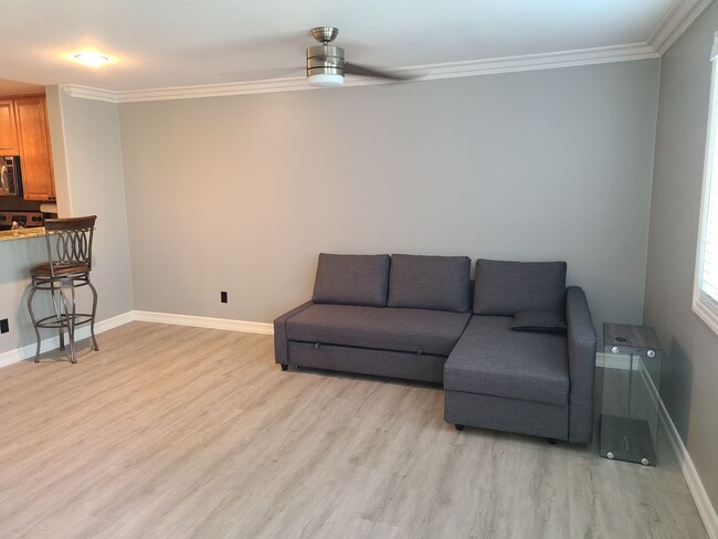 Building Photo - 1 bed 1 bath in UTC with great amenities P...