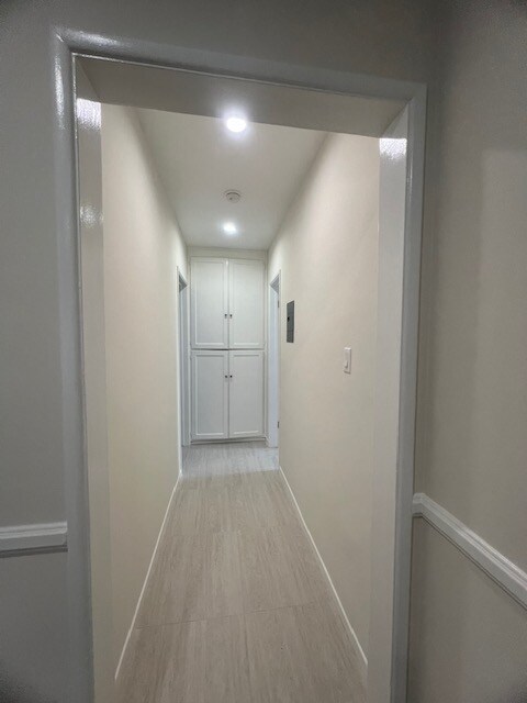 Building Photo - 1690 Amberwood Dr