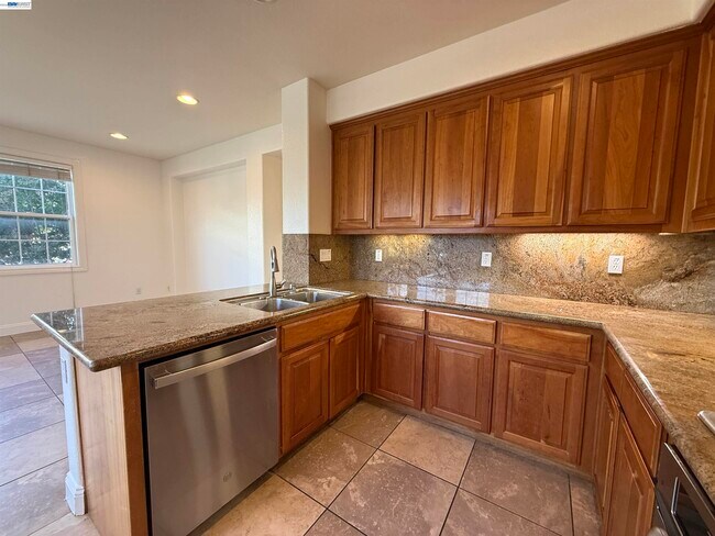 Building Photo - 3687 Whitworth Dr