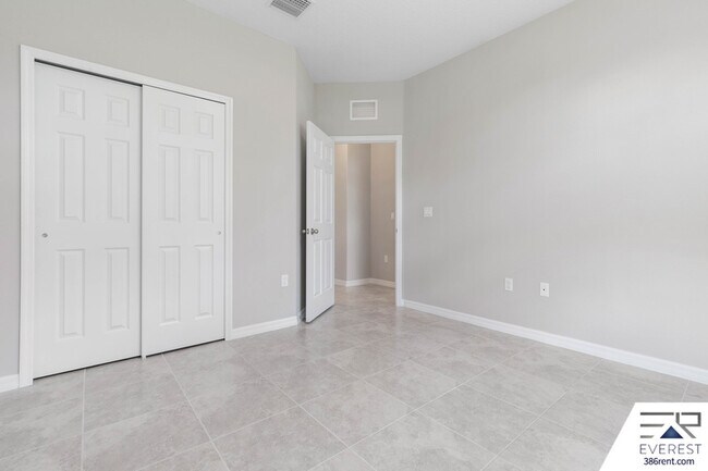 Building Photo - 60 Berkshire Ln