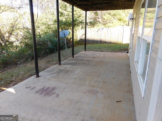 Building Photo - 566 Pond Lillies Rd SE