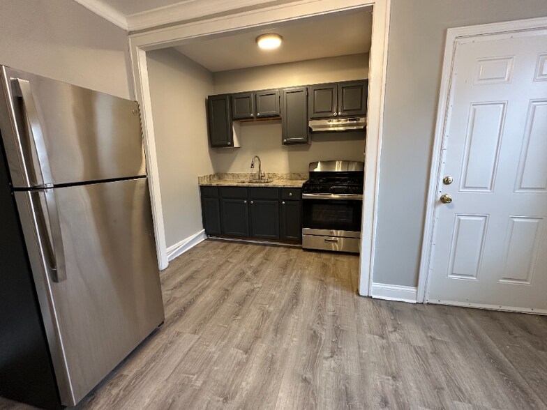 Building Photo - 5901-5911 W Huron St