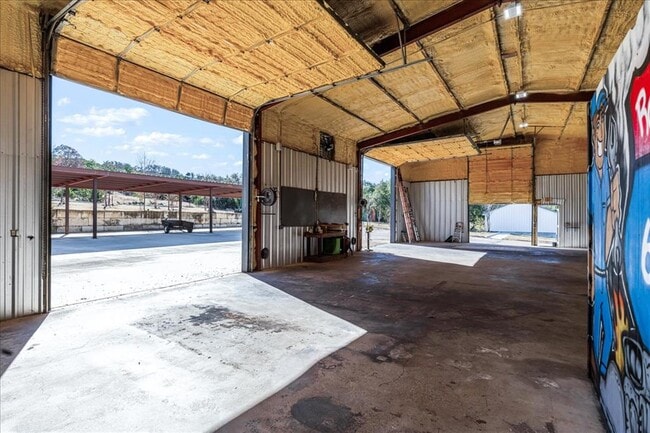 Building Photo - 2505 Pace Bend Rd S