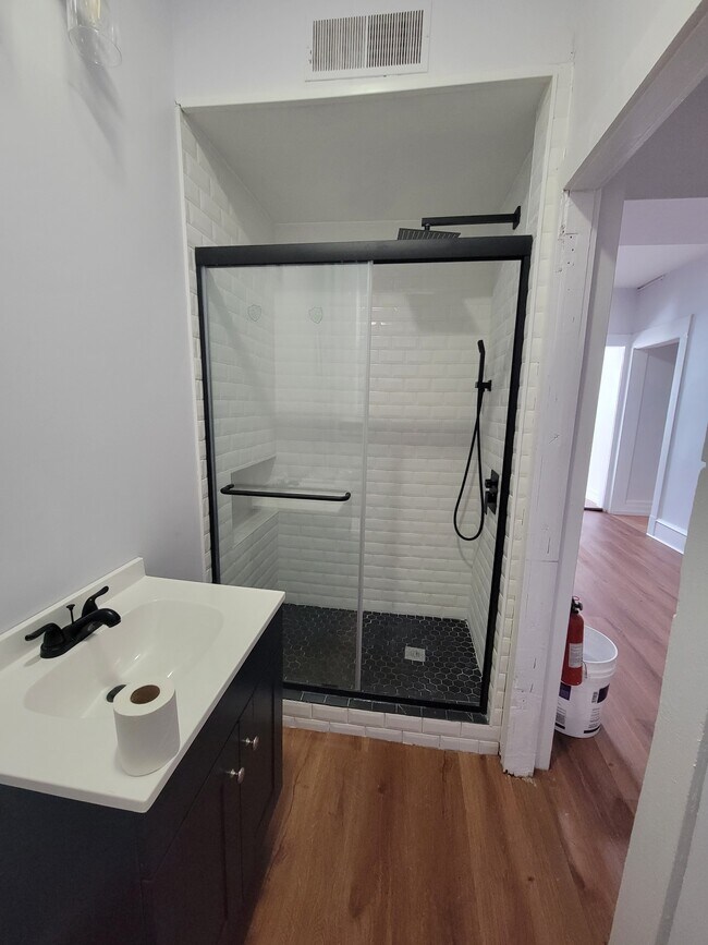 Building Photo - 104-108 Madison St