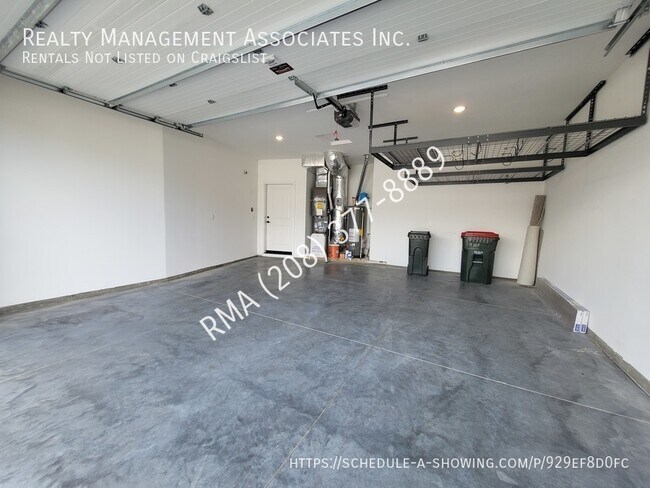 Building Photo - 2015 E Knobcone Dr