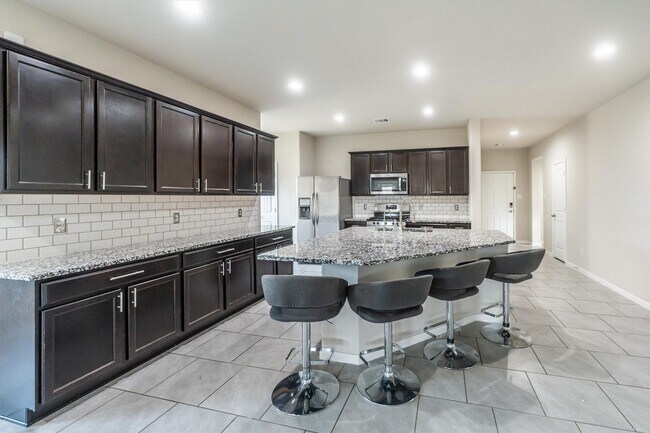 Building Photo - 3206 Sumac Dr