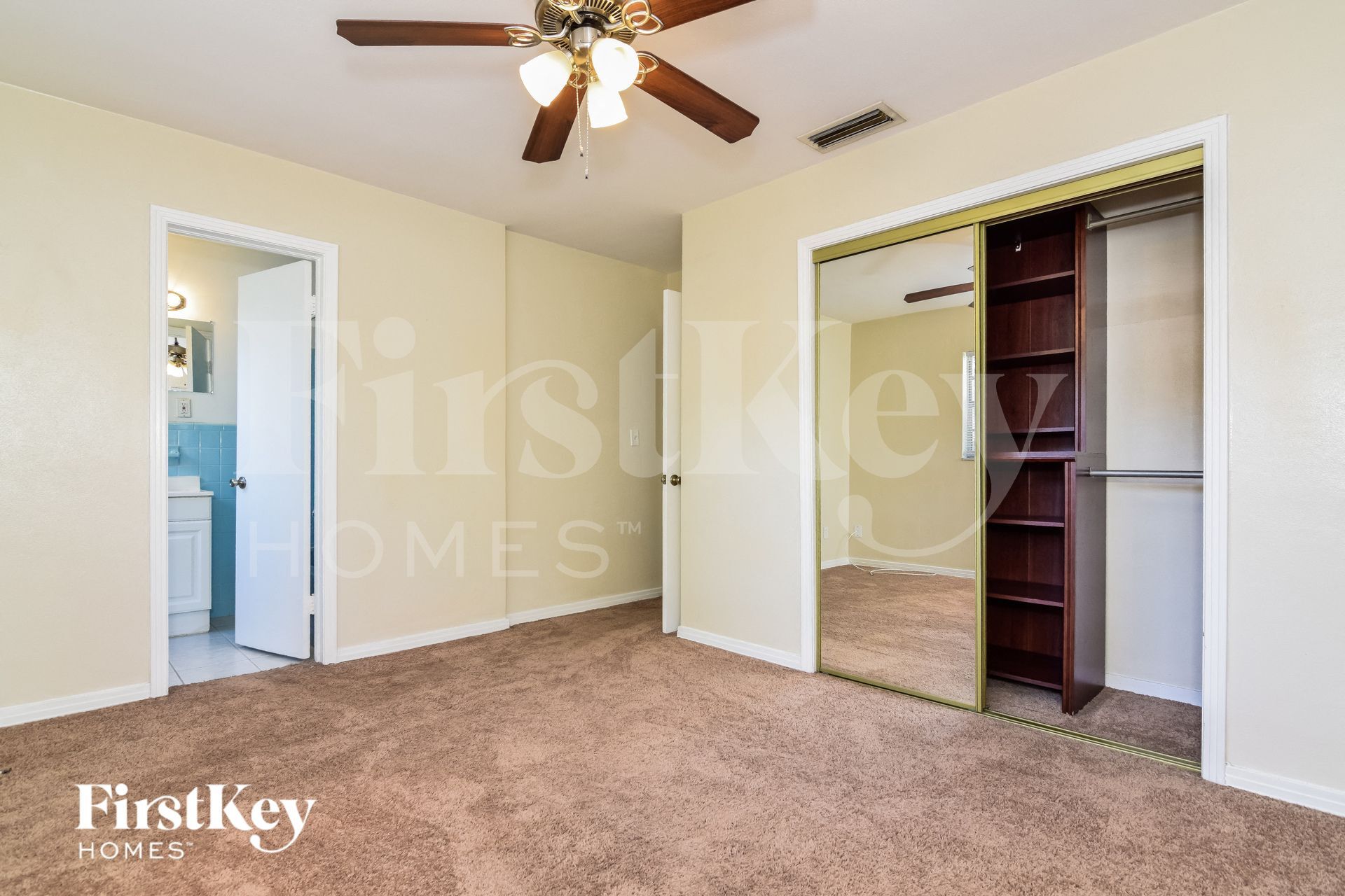 Building Photo - 4818 W Bay Villa Ave