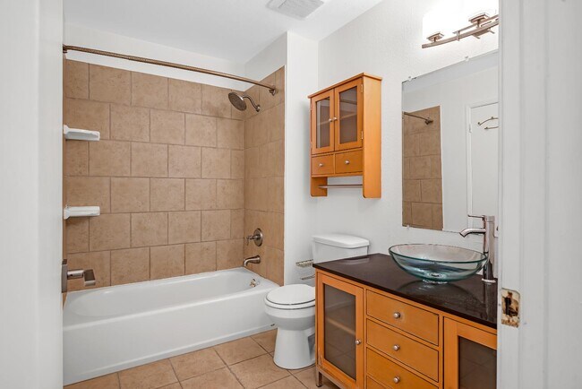 Building Photo - 165 Oddstad Dr