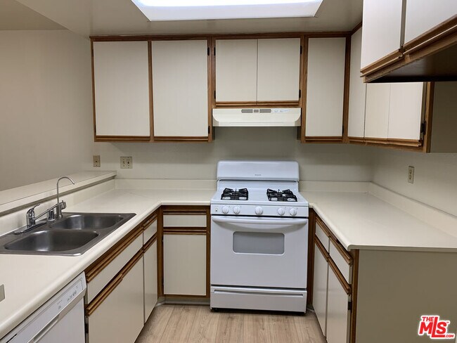 Building Photo - 420 S Harvard Blvd