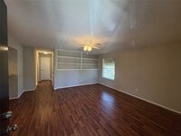 Building Photo - 312 S Poplar St