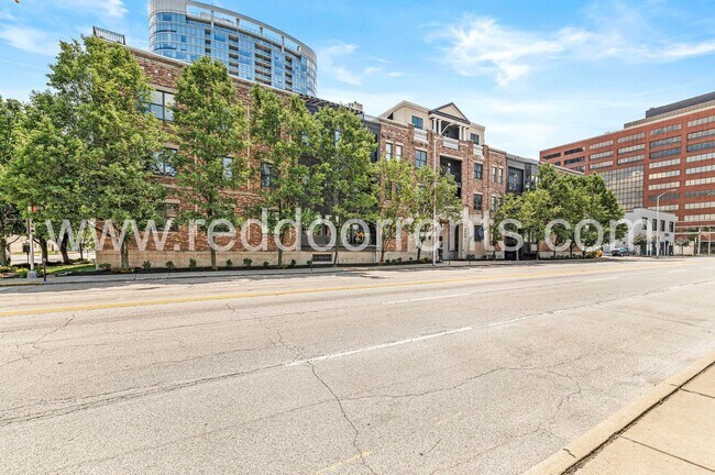 Building Photo - Coming Soon! – 1 Bed | 1.5 Bath Home in th...