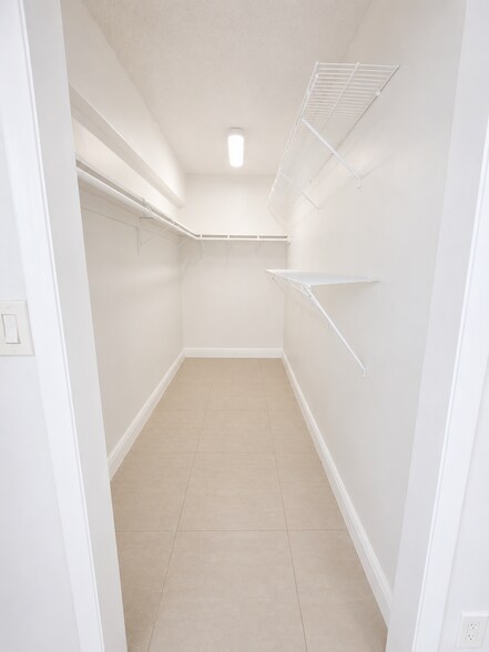 Building Photo - 1306 S 29th Ave