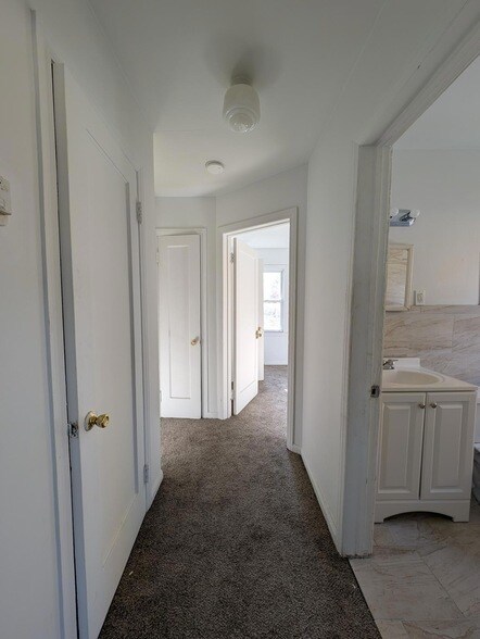 Building Photo - 305 South