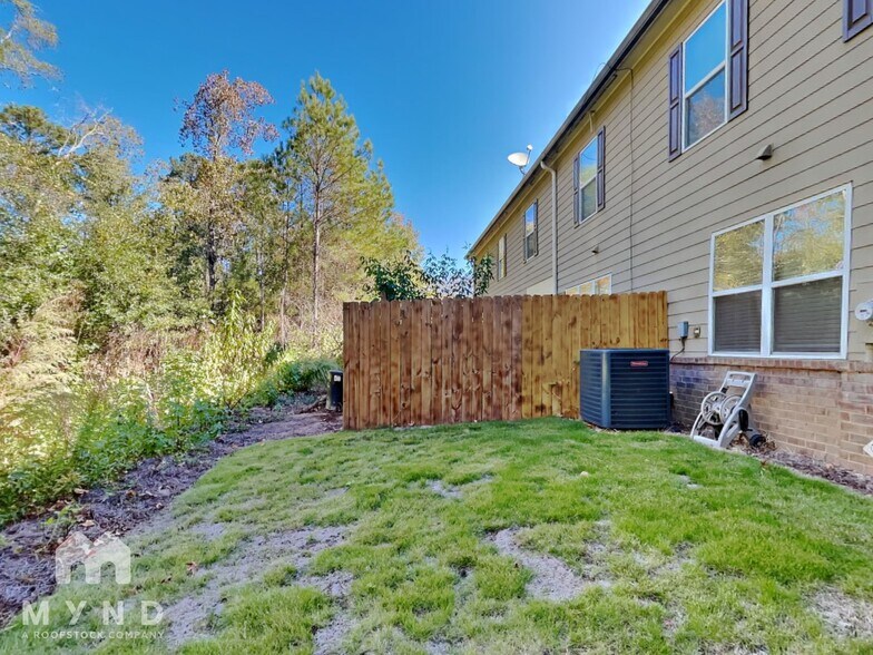 Building Photo - 1313 Stone Bay Dr SW